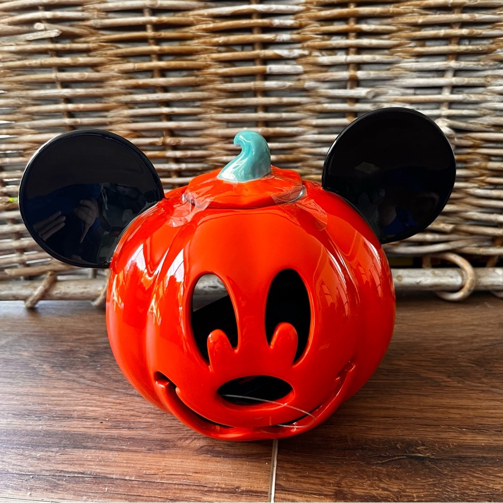 Disney Mickey pumpkin jack o lantern for Halloween. NWT